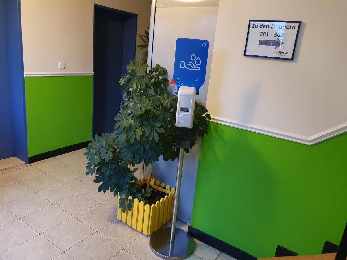 Smart Hostel By Landgasthof Velber 24H7D Seelze Bagian luar foto