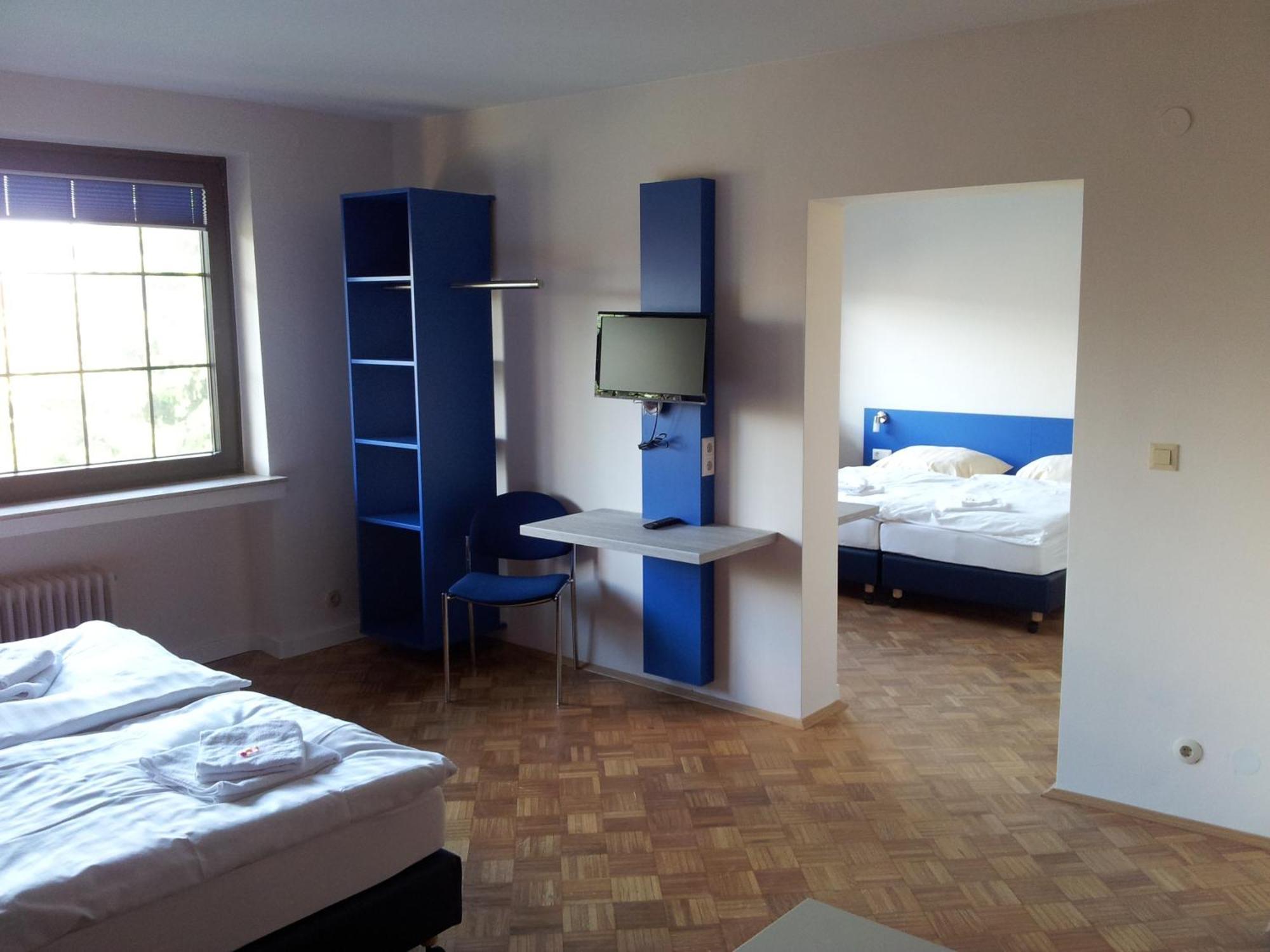 Smart Hostel By Landgasthof Velber 24H7D Seelze Bagian luar foto