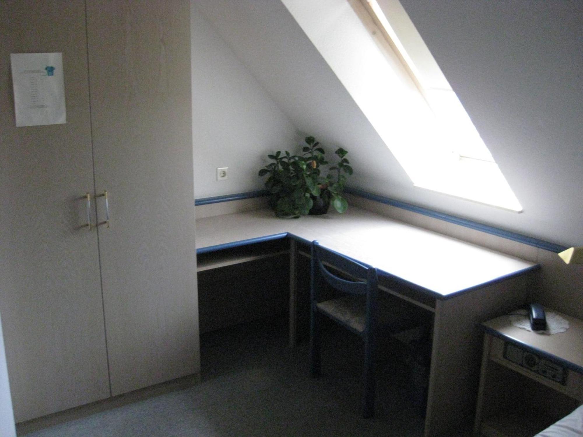 Smart Hostel By Landgasthof Velber 24H7D Seelze Bagian luar foto
