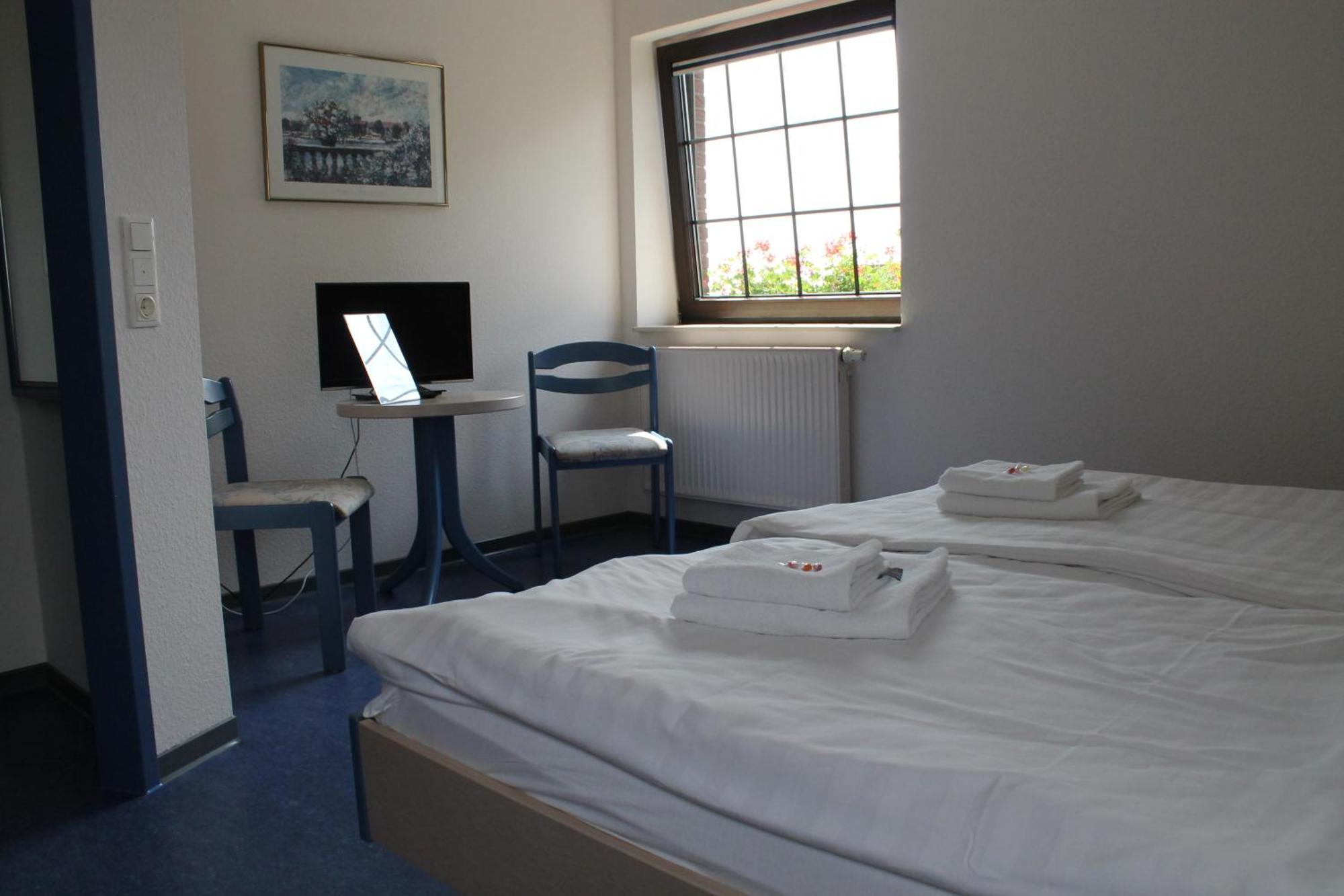 Smart Hostel By Landgasthof Velber 24H7D Seelze Bagian luar foto