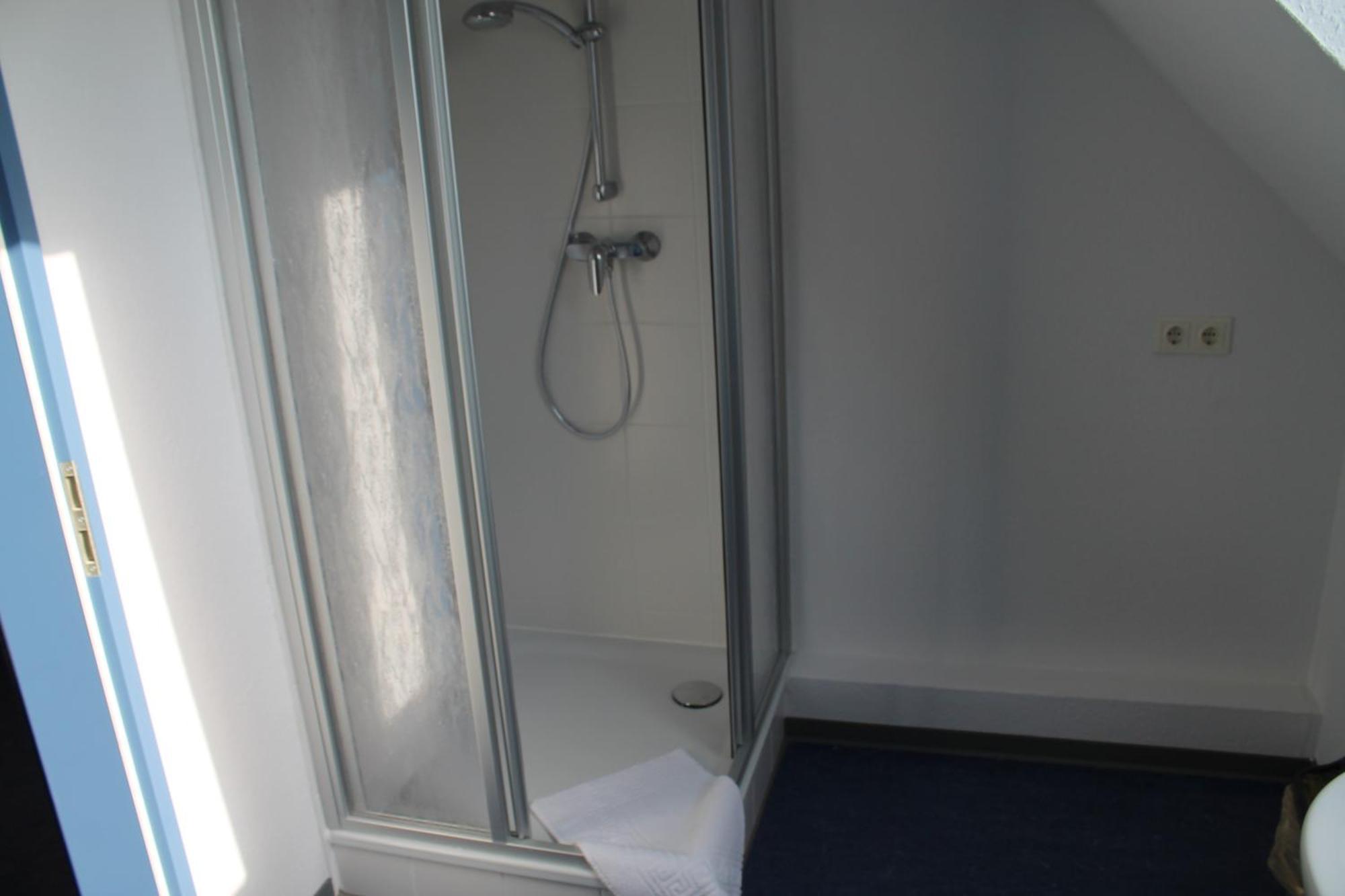 Smart Hostel By Landgasthof Velber 24H7D Seelze Bagian luar foto