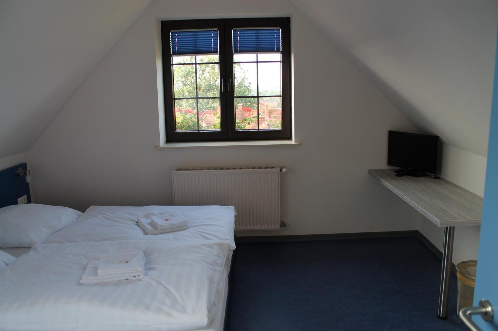 Smart Hostel By Landgasthof Velber 24H7D Seelze Bagian luar foto