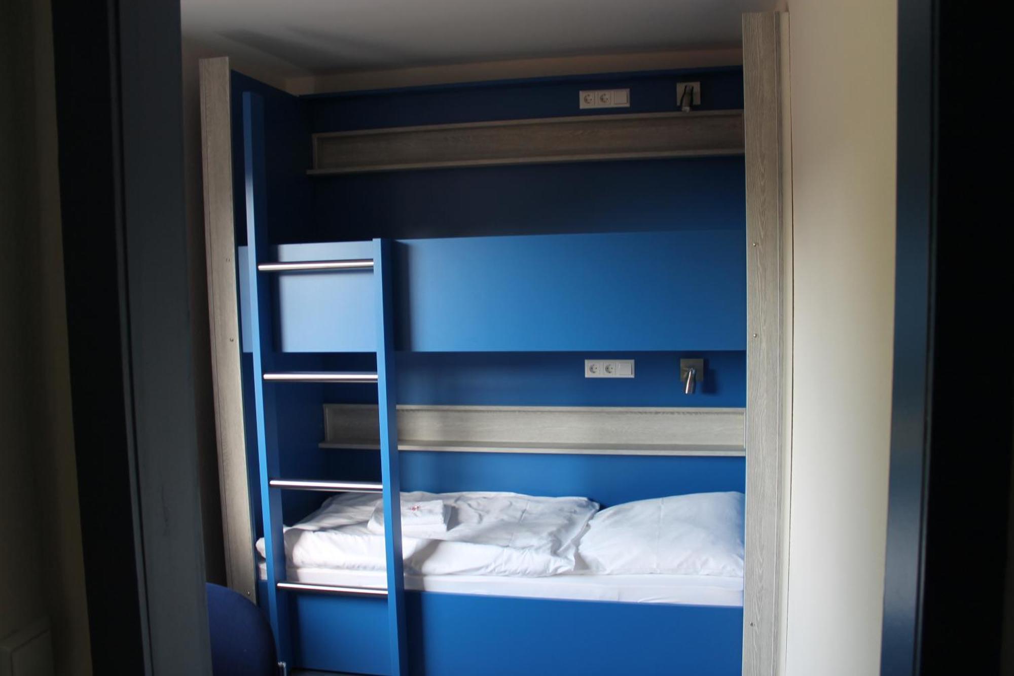 Smart Hostel By Landgasthof Velber 24H7D Seelze Bagian luar foto