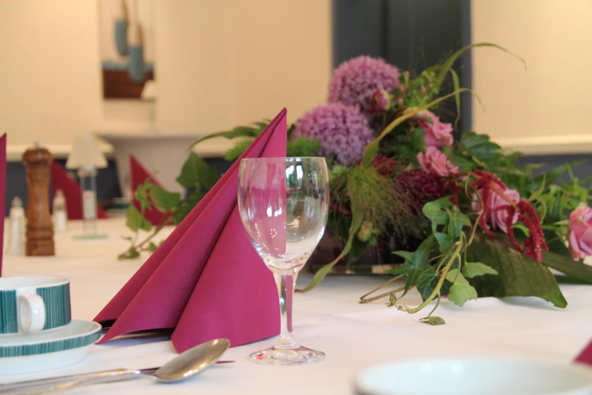 Smart Hostel By Landgasthof Velber 24H7D Seelze Bagian luar foto