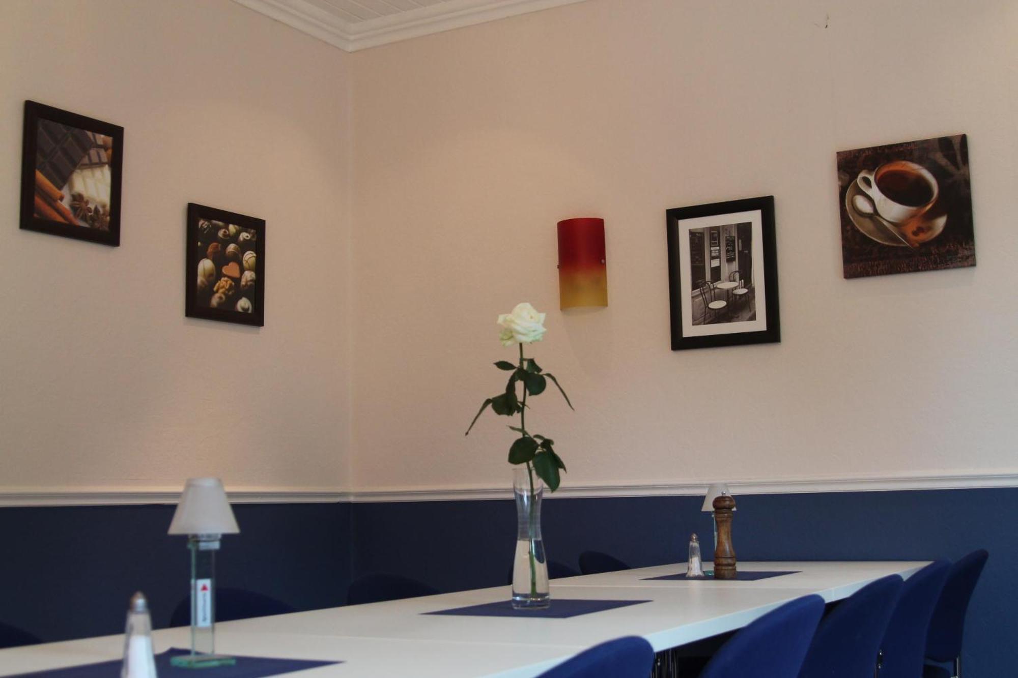 Smart Hostel By Landgasthof Velber 24H7D Seelze Bagian luar foto
