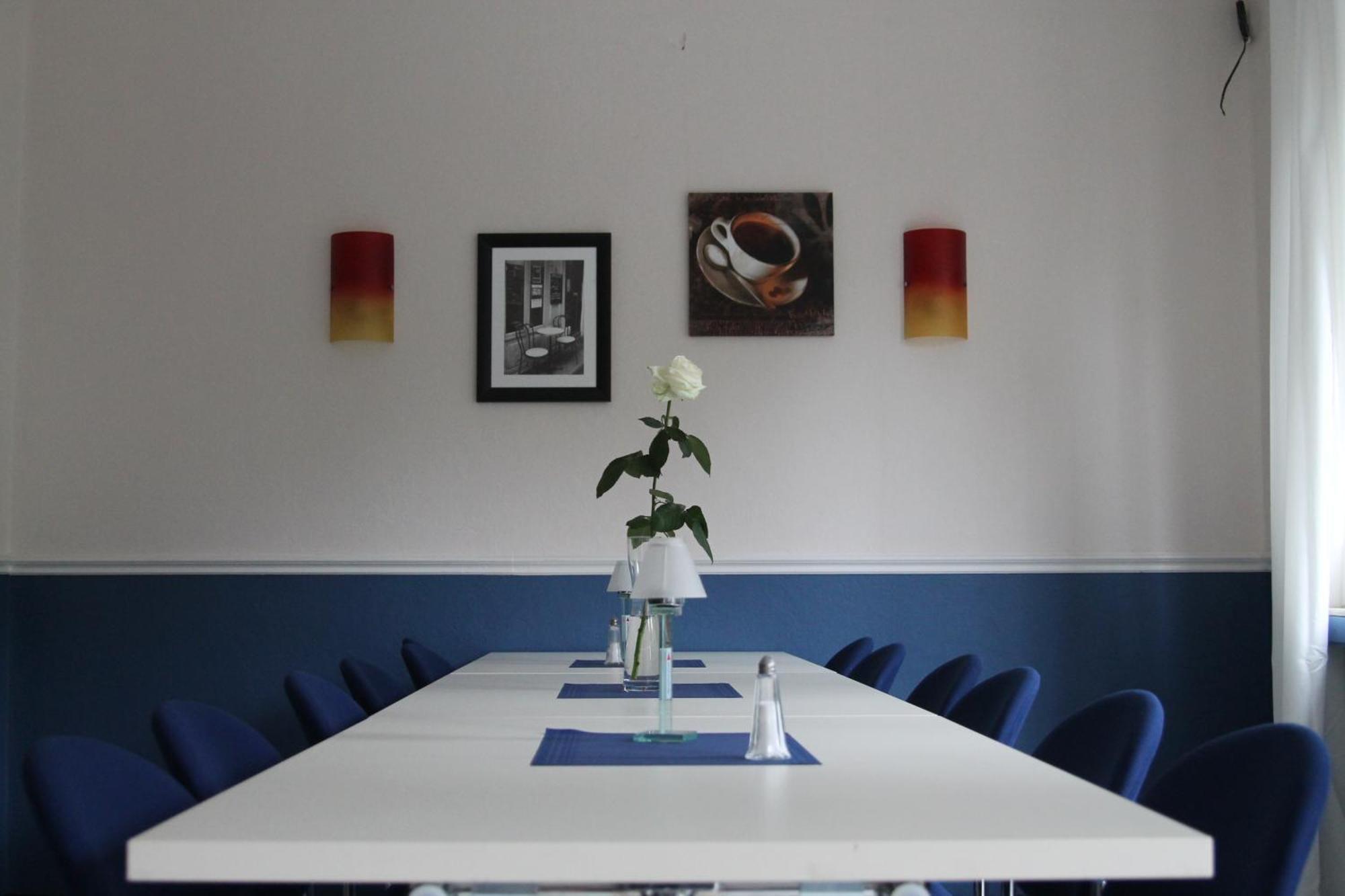 Smart Hostel By Landgasthof Velber 24H7D Seelze Bagian luar foto