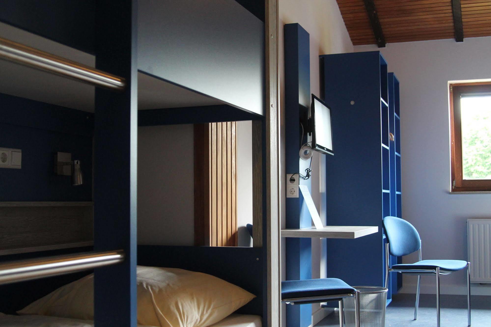 Smart Hostel By Landgasthof Velber 24H7D Seelze Bagian luar foto