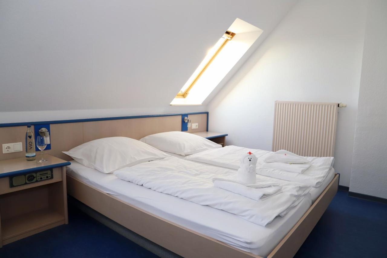 Smart Hostel By Landgasthof Velber 24H7D Seelze Bagian luar foto
